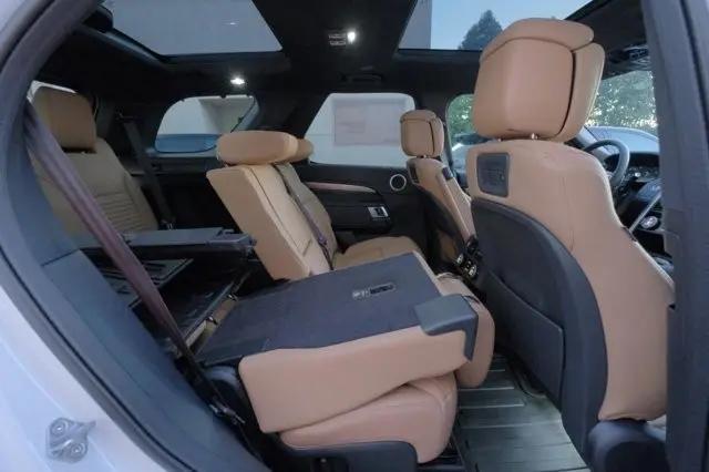 2025 Land Rover Discovery P360 Dynamic SE