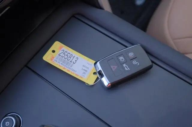 2025 Land Rover Discovery P360 Dynamic SE