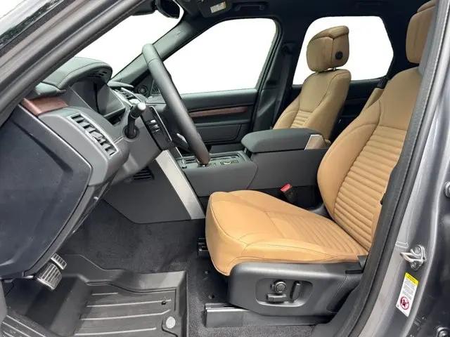 2025 Land Rover Discovery P300 Dynamic SE