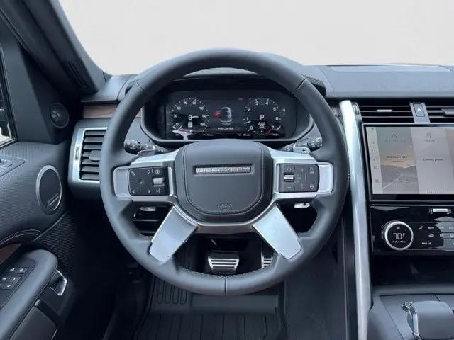 2025 Land Rover Discovery P300 Dynamic SE