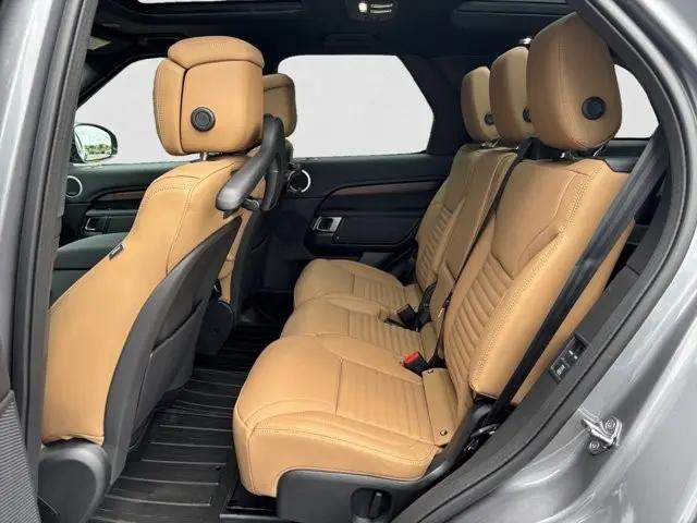 2025 Land Rover Discovery P300 Dynamic SE
