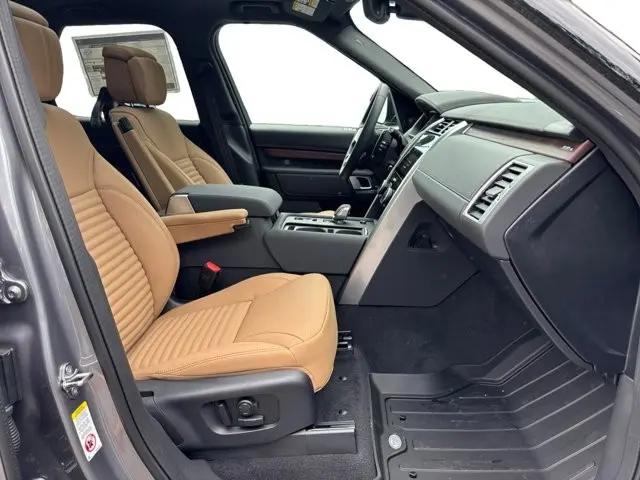 2025 Land Rover Discovery P300 Dynamic SE