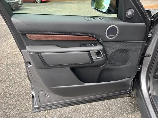 2025 Land Rover Discovery P300 Dynamic SE