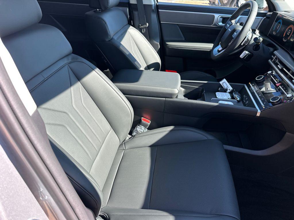 New 2026 Shimmering Silver HYUNDAI SEL FWD image 14