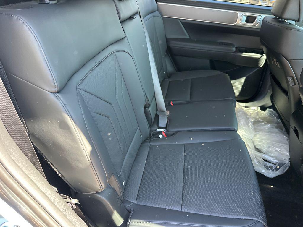 New 2026 Shimmering Silver HYUNDAI SEL FWD image 16