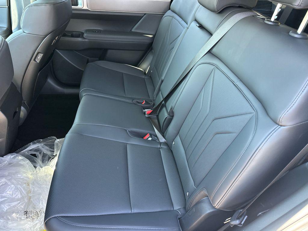 New 2026 Shimmering Silver HYUNDAI SEL FWD image 21