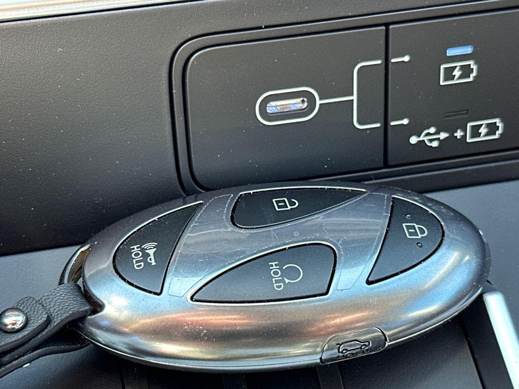 New 2026 Shimmering Silver HYUNDAI SEL FWD image 33