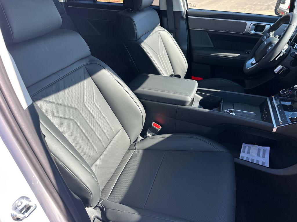 New 2026 White Hyundai SEL FWD image 14