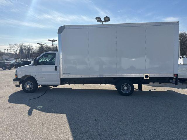 2025 Chevrolet Express Cutaway 4500 Van