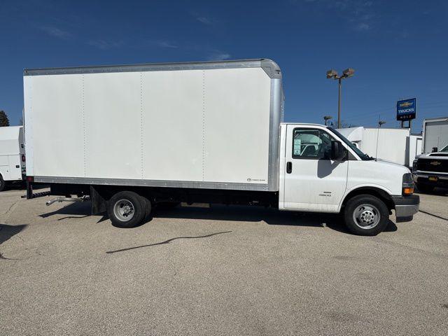 2025 Chevrolet Express Cutaway 4500 Van