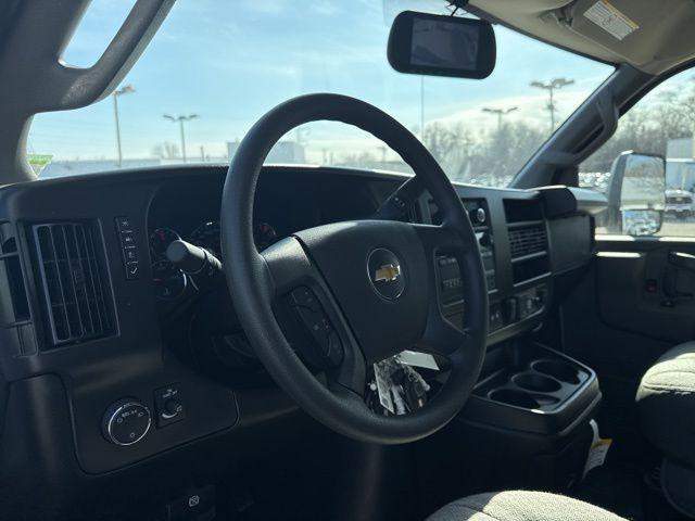 2025 Chevrolet Express Cutaway 4500 Van