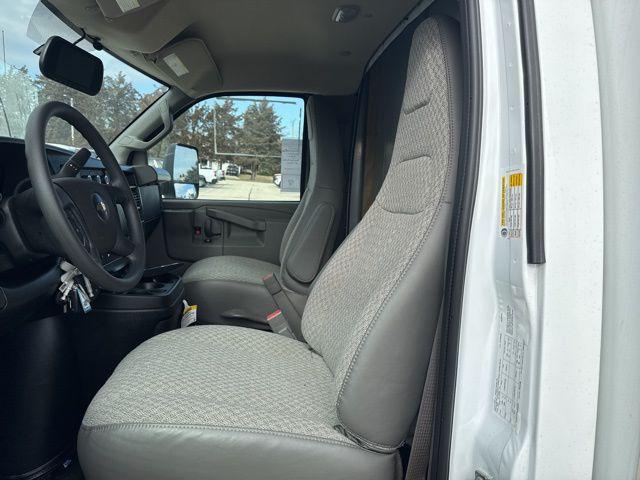 2025 Chevrolet Express Cutaway 4500 Van