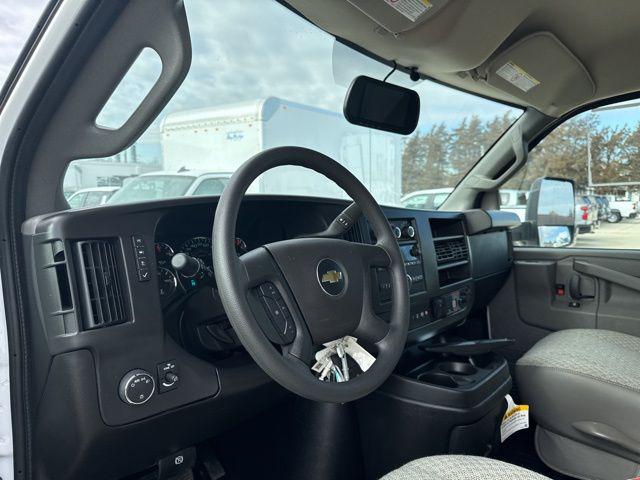 2025 Chevrolet Express Cutaway 4500 Van