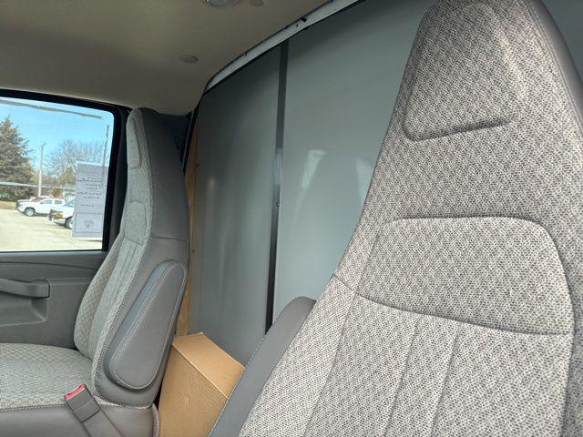 2025 Chevrolet Express Cutaway 4500 Van