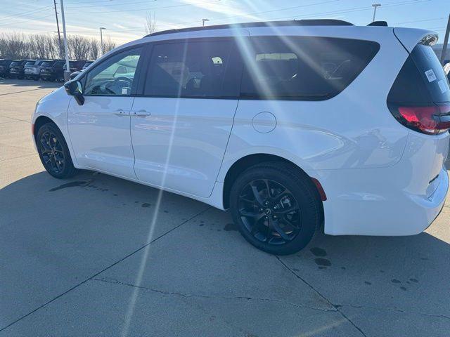 2026 Chrysler Pacifica Limited AWD