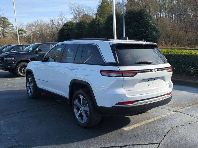 New 2026 Bright White Clear-Coat Exterior Paint Jeep Limited image 3