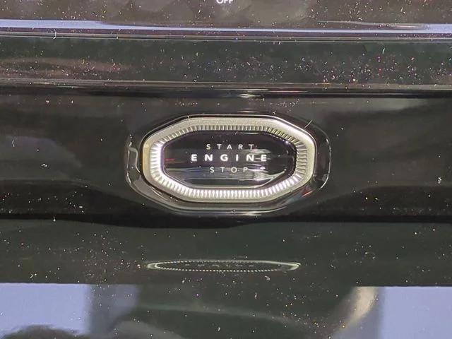 New 2026 Bright White Clear-Coat Exterior Paint Jeep Limited image 20