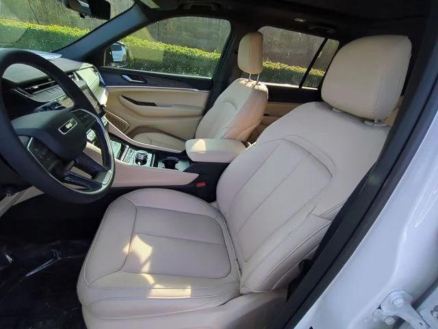 New 2026 Bright White Clear-Coat Exterior Paint Jeep Limited image 22