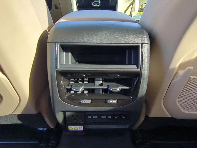 New 2026 Bright White Clear-Coat Exterior Paint Jeep Limited image 27