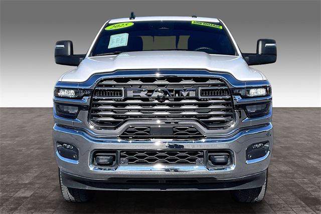 2025 RAM 2500 Tradesman Crew Cab 4x4 8 Box