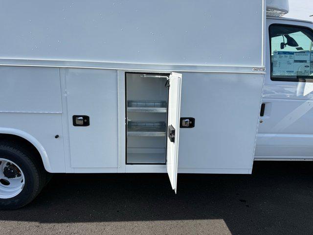 2026 Ford E-350 Cutaway E-350 DRW 158" WB