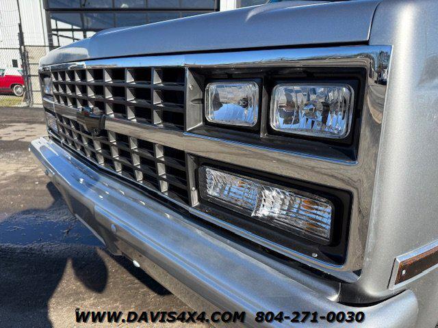 1989 Chevrolet 1 Ton Pickup 3+3 C/R30 Custom Hauler