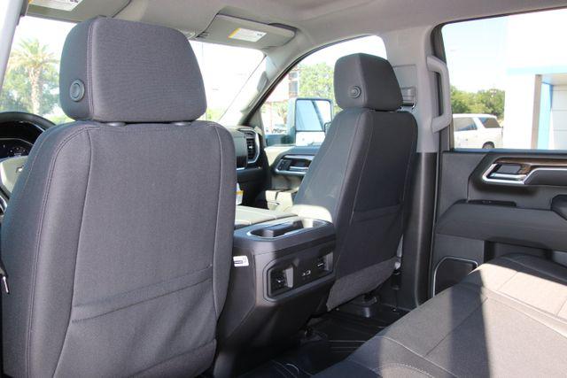 2026 Chevrolet Silverado 3500HD Crew Cab, Long Bed, LT Dual Rear Wheel, RWD