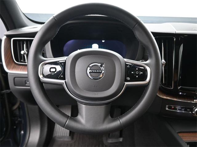 2023 Volvo XC60 B5 Ultimate Bright Theme
