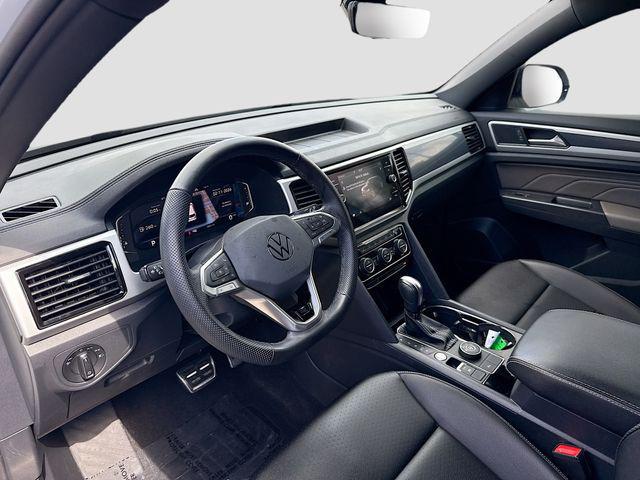 2023 Volkswagen Atlas Cross Sport 2.0T SEL R-Line Black