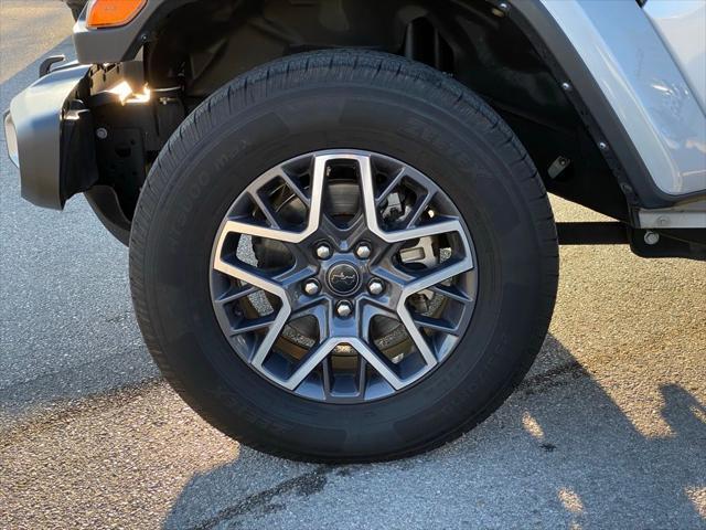 2024 Jeep Wrangler 4-Door Sahara 4x4