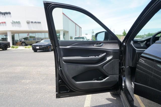 2026 Jeep Grand Cherokee Altitude 4x2