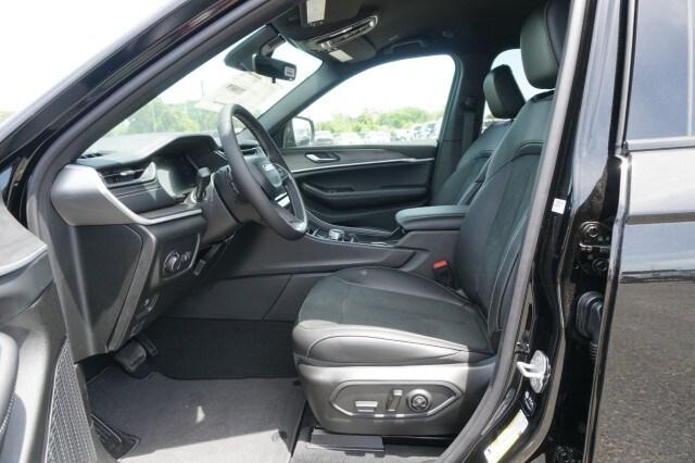 2026 Jeep Grand Cherokee Altitude 4x2