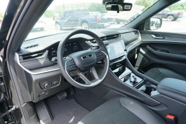 2026 Jeep Grand Cherokee Altitude 4x2