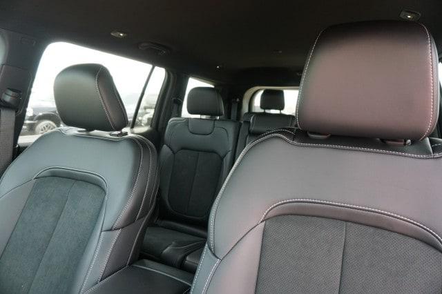 2026 Jeep Grand Cherokee Altitude 4x2