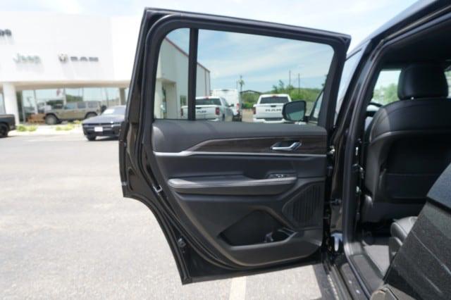 2026 Jeep Grand Cherokee Altitude 4x2