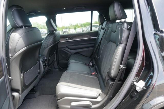 2026 Jeep Grand Cherokee Altitude 4x2