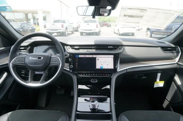 2026 Jeep Grand Cherokee Altitude 4x2