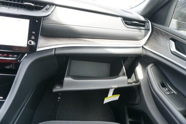 2026 Jeep Grand Cherokee Altitude 4x2