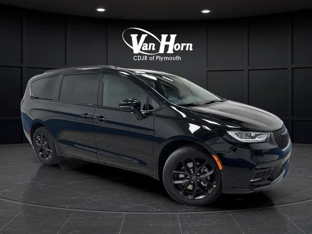 2026 Chrysler Pacifica Select AWD for sale in Plymouth, WI