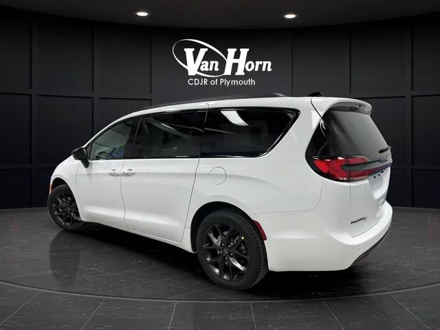 2026 Chrysler Pacifica Select AWD