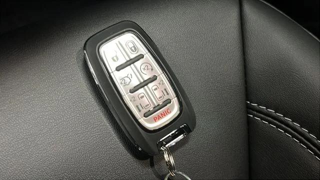 2026 Chrysler Pacifica Select AWD