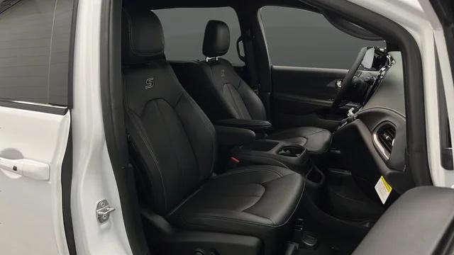 2026 Chrysler Pacifica Select AWD