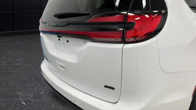 2026 Chrysler Pacifica Select AWD