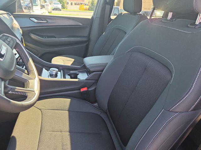 2026 Jeep Grand Cherokee GRAND CHEROKEE LAREDO X 4X4