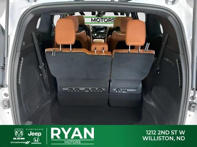 2026 Chrysler Pacifica Pinnacle AWD