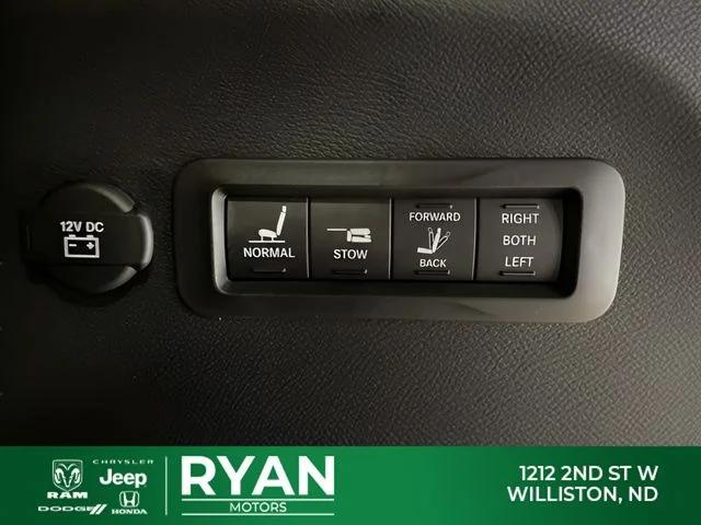 2026 Chrysler Pacifica Pinnacle AWD