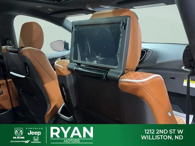 2026 Chrysler Pacifica Pinnacle AWD