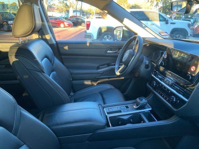 2025 Nissan Pathfinder SL FWD