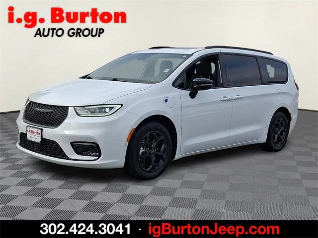 2025 Chrysler Pacifica Hybrid Premiuim S Appearance Package