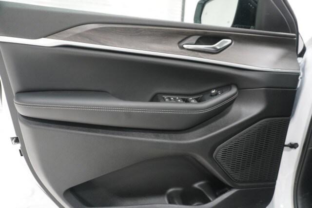 2026 Jeep Grand Cherokee Altitude 4x2